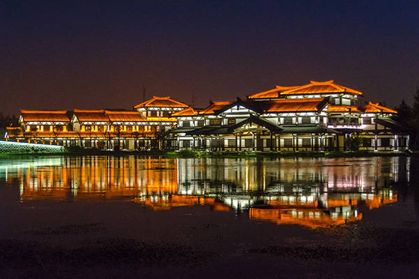 山東濟南夜景照明工程,樓體樓宇亮化工程,LED發光標識工程,夜景景觀照明工程,夜景泛光照明,LED照明,LED發光字工程,亮化工程,LED外露發光字